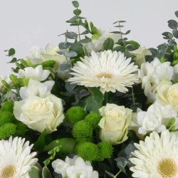 Pureté - Panier de deuil aux tons blanc - Macky Fleurs - Lausanne