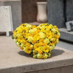Eclat de cœur - Cœur de deuil aux fleurs jaune - Macky Fleurs - Lausanne